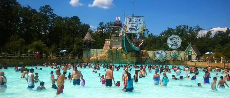 Six Flags Hurricane Harbor Review Wave Pool