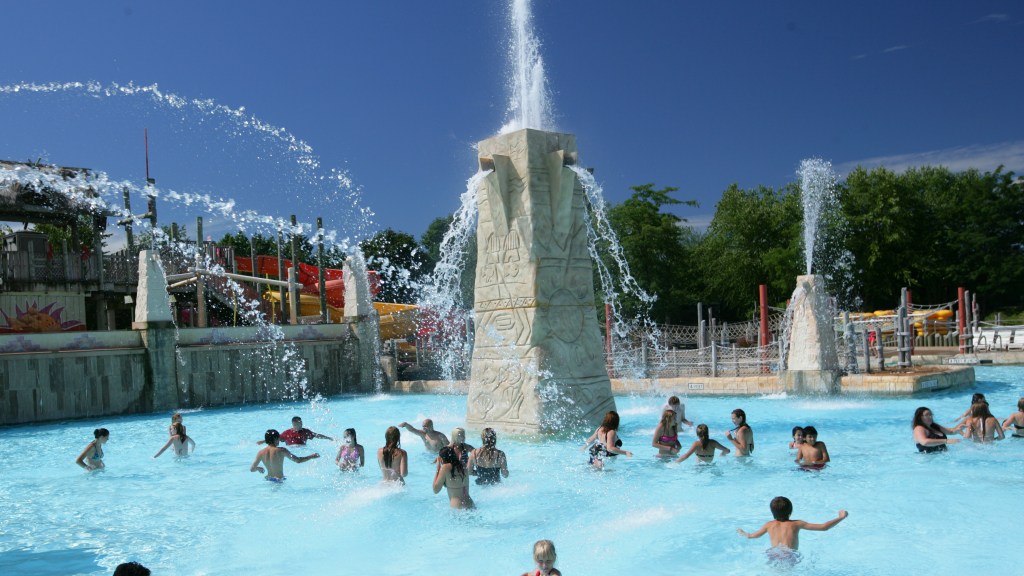 Six Flags Hurricane Harbor new pool 2019