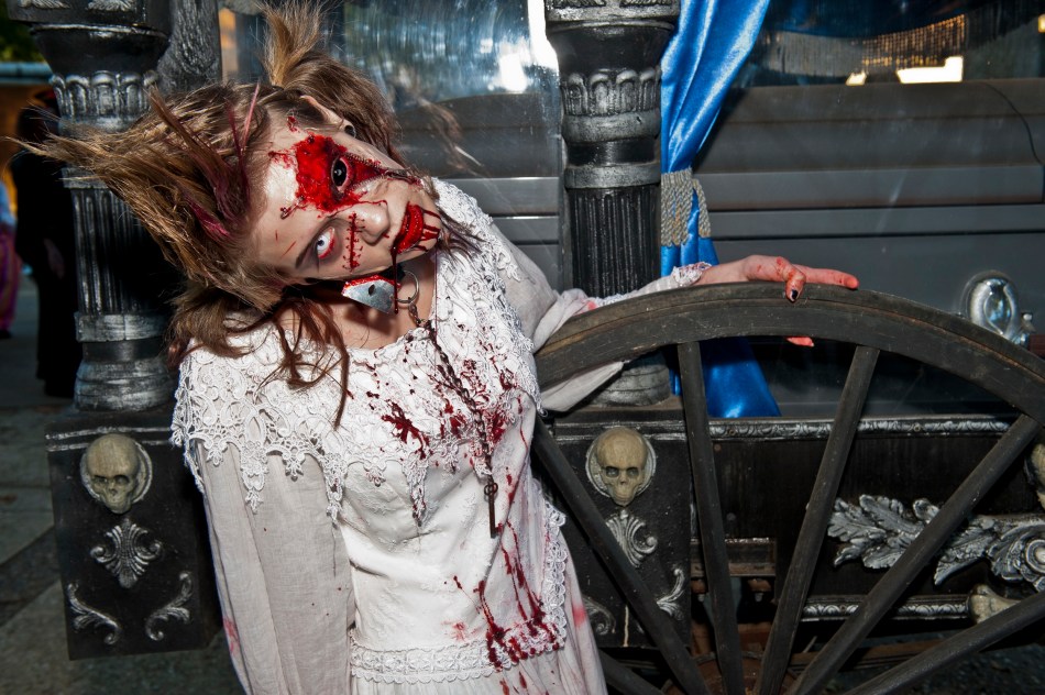Six Flags New Jersey FrightFest zombie